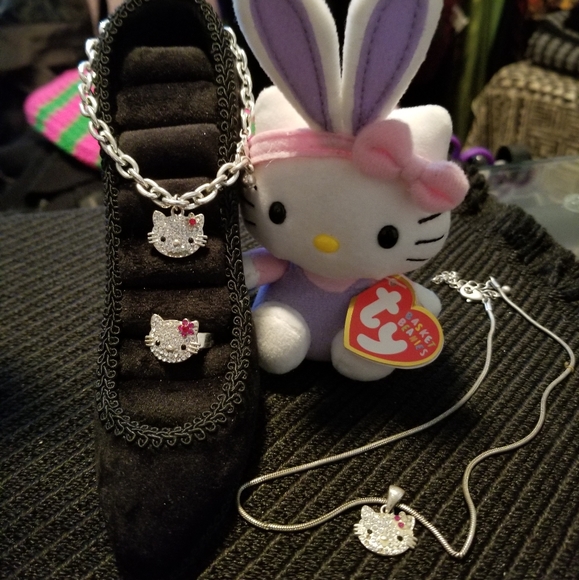 3 piece Hello Kitty.. Ring, Necklace and Bracelet - Picture 5 of 5